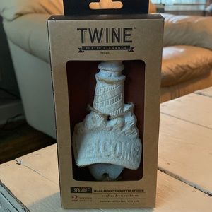 Twine Rustic Elegance wall mounted bottle opener